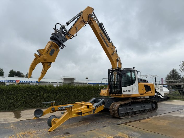 Liebherr R922 LC car dismantler (1)