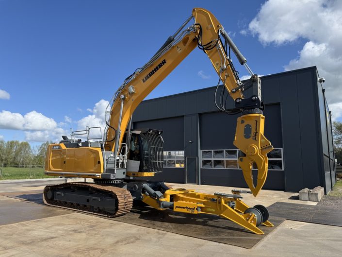 Liebherr R922LC car dismantler (23)