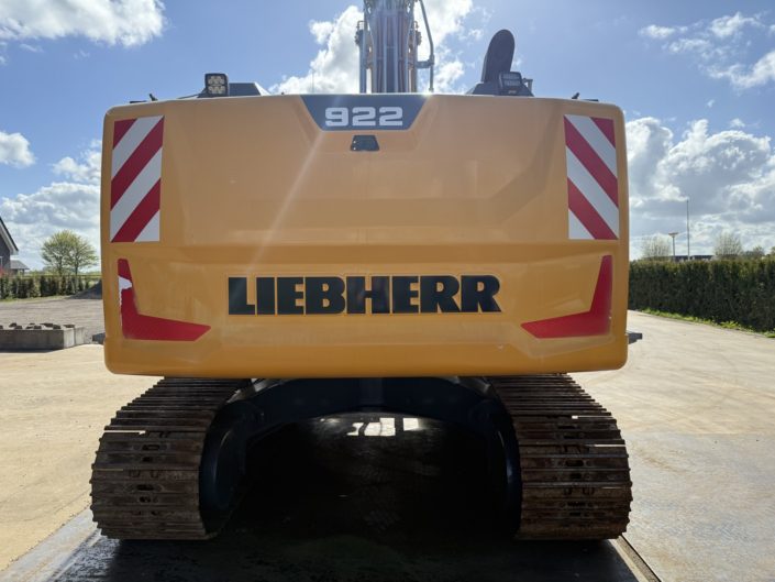 Liebherr R922LC car dismantler (25)