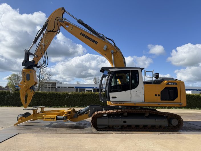 Liebherr R922LC car dismantler (26)