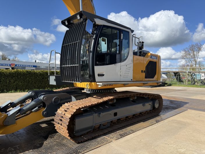 Liebherr R922LC car dismantler (28)