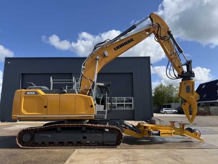 Liebherr R922LC car dismantler (31)