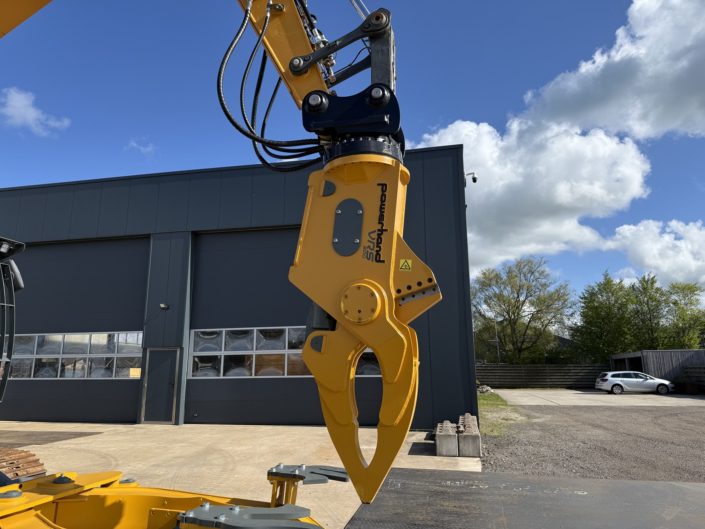 Liebherr R922LC car dismantler (33)