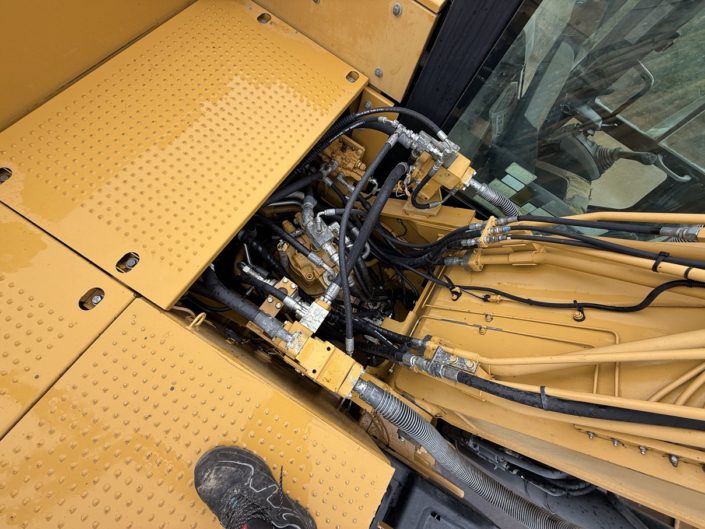 CAT 324E (3)